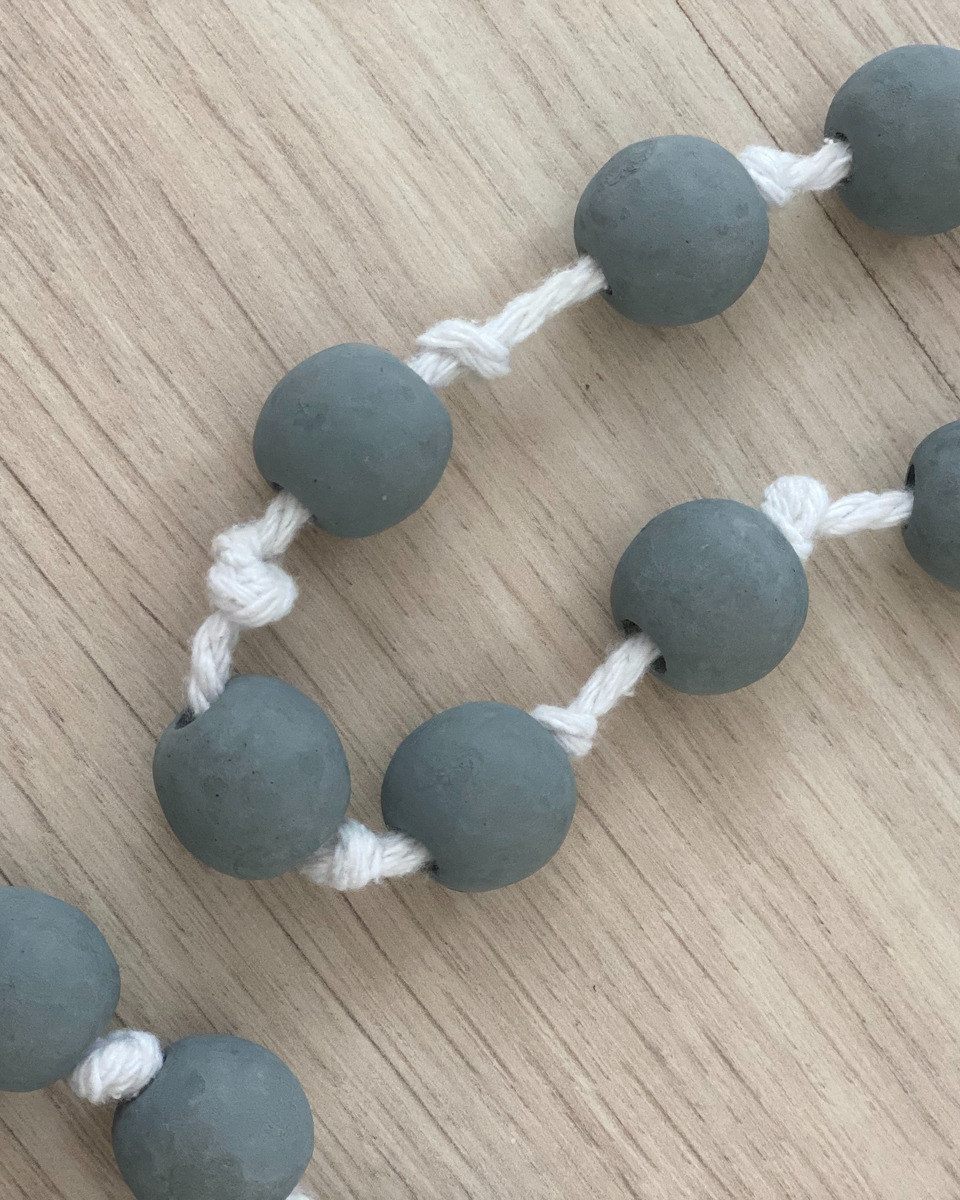 Wooden beads grey and white