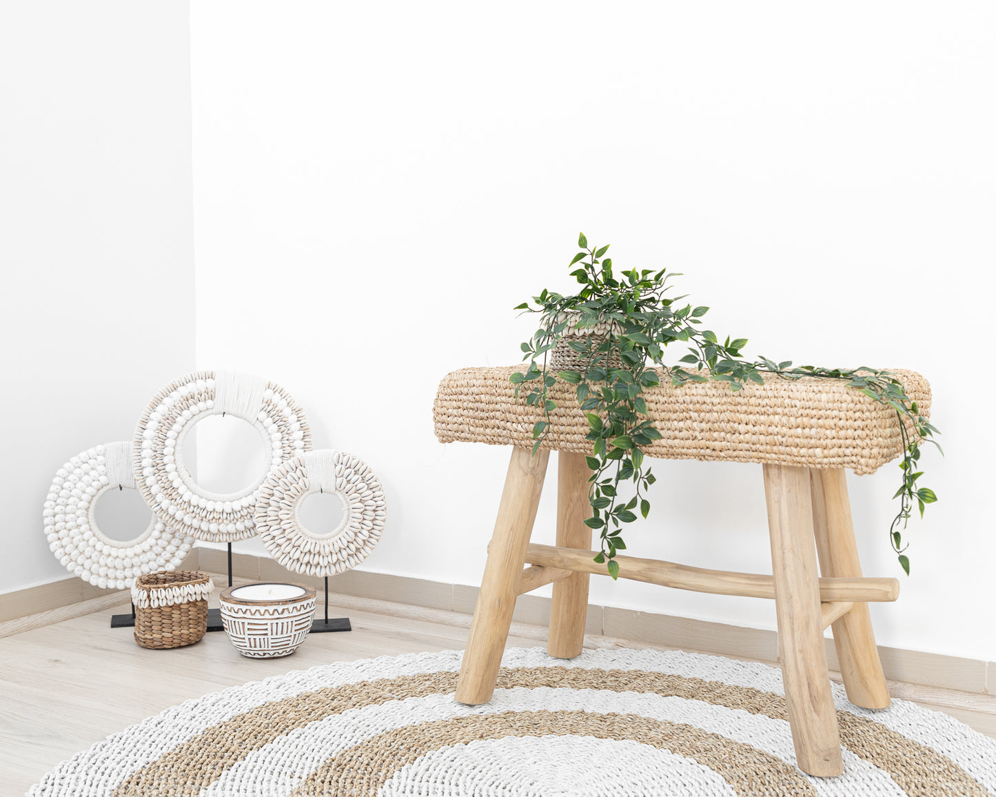 Raffia stool