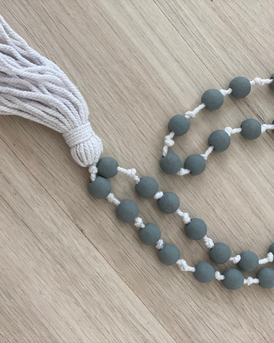 Wooden beads grey and white